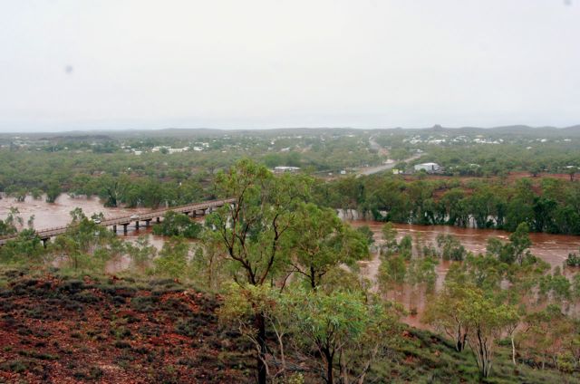 [The+Cloncurry+River+and+bridge,+view+from+the+lookout.jpg]