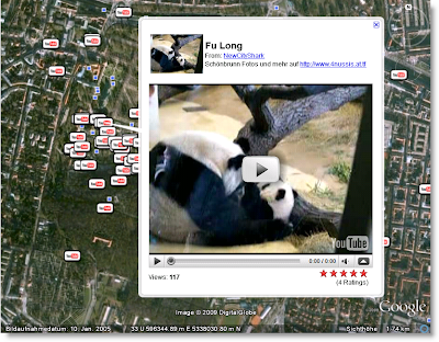 Ein Screenshot zeigt eine Satellitenkarte mit YouTube Icons drauf, darüber ein PopUp mit einem Pandabär-Video