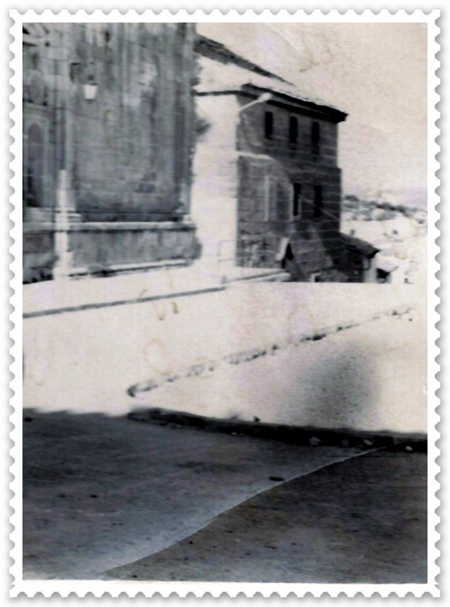 [Plaza+de+la+iglesia+,+escaleras+a+la+calle+la+iglesia++1967.jpg]