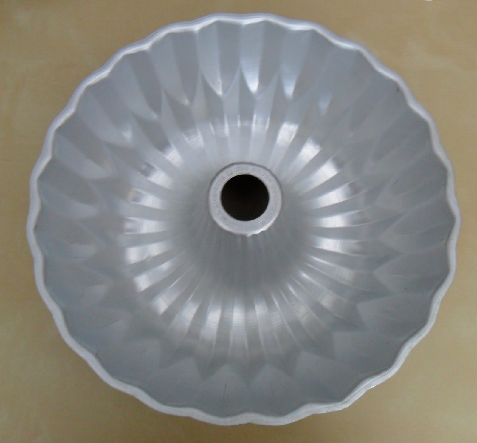 Cookie Cutter Corner (and Cake Pans too!) Wilton Fancy Bundt Cake Pan