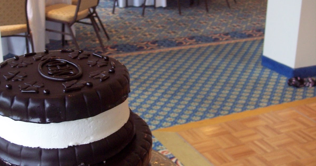 Carolina Cakes & Confections Oreo Cookie Wedding Cake, Shell Island
