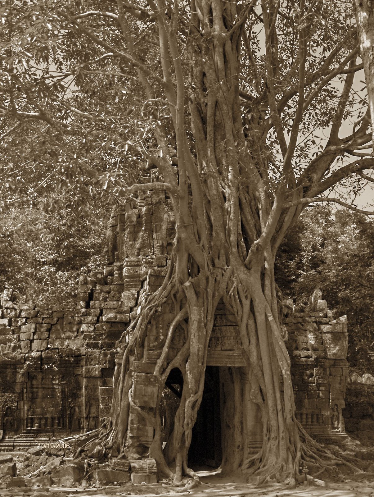 [Angkor+-+Ta+Som+5.jpg]