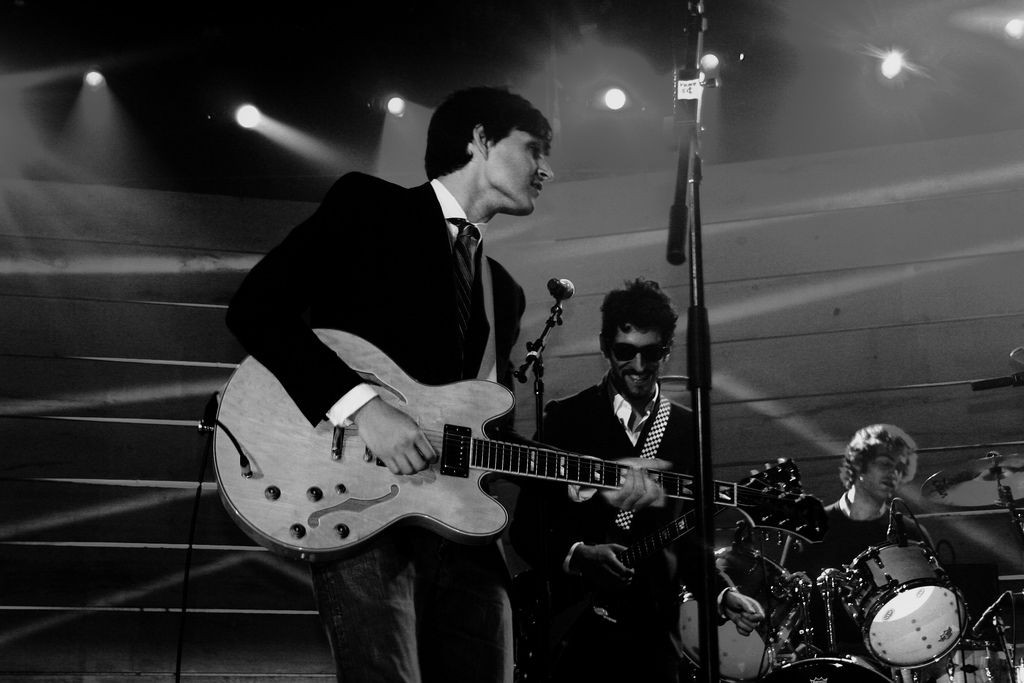 [vampire+weekend+with+chromeo.jpg]