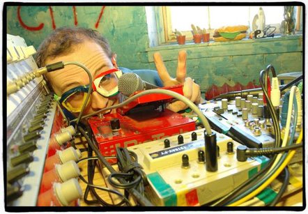 [dan_deacon[1].jpg]