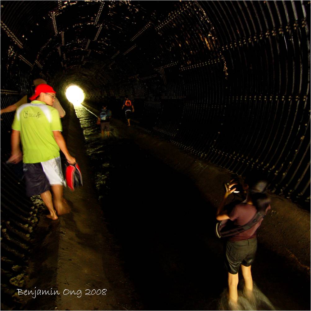 [02+tunnel.jpg]