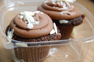 green prairie bakery chocolate cupcakes | simple pretty