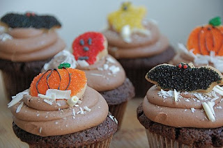 green prairie bakery halloween cupcakes | simple pretty