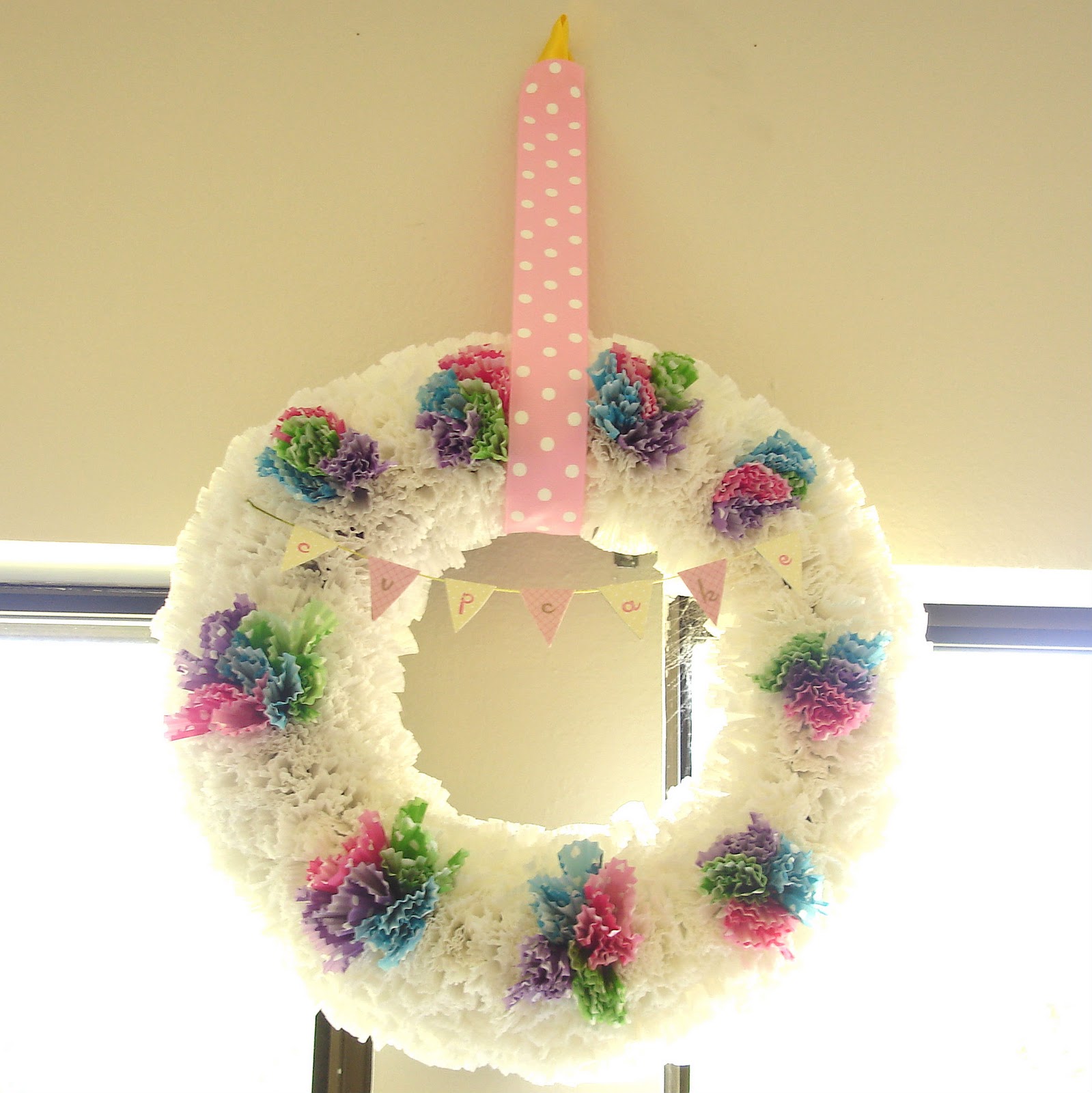 Apple Loves Orange Cupcake paper wreath