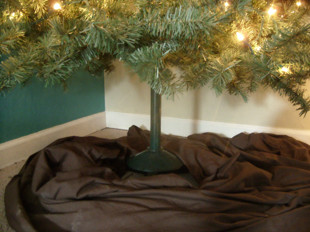 /iklektIk/ creativity a tree trunk for our little fake tree