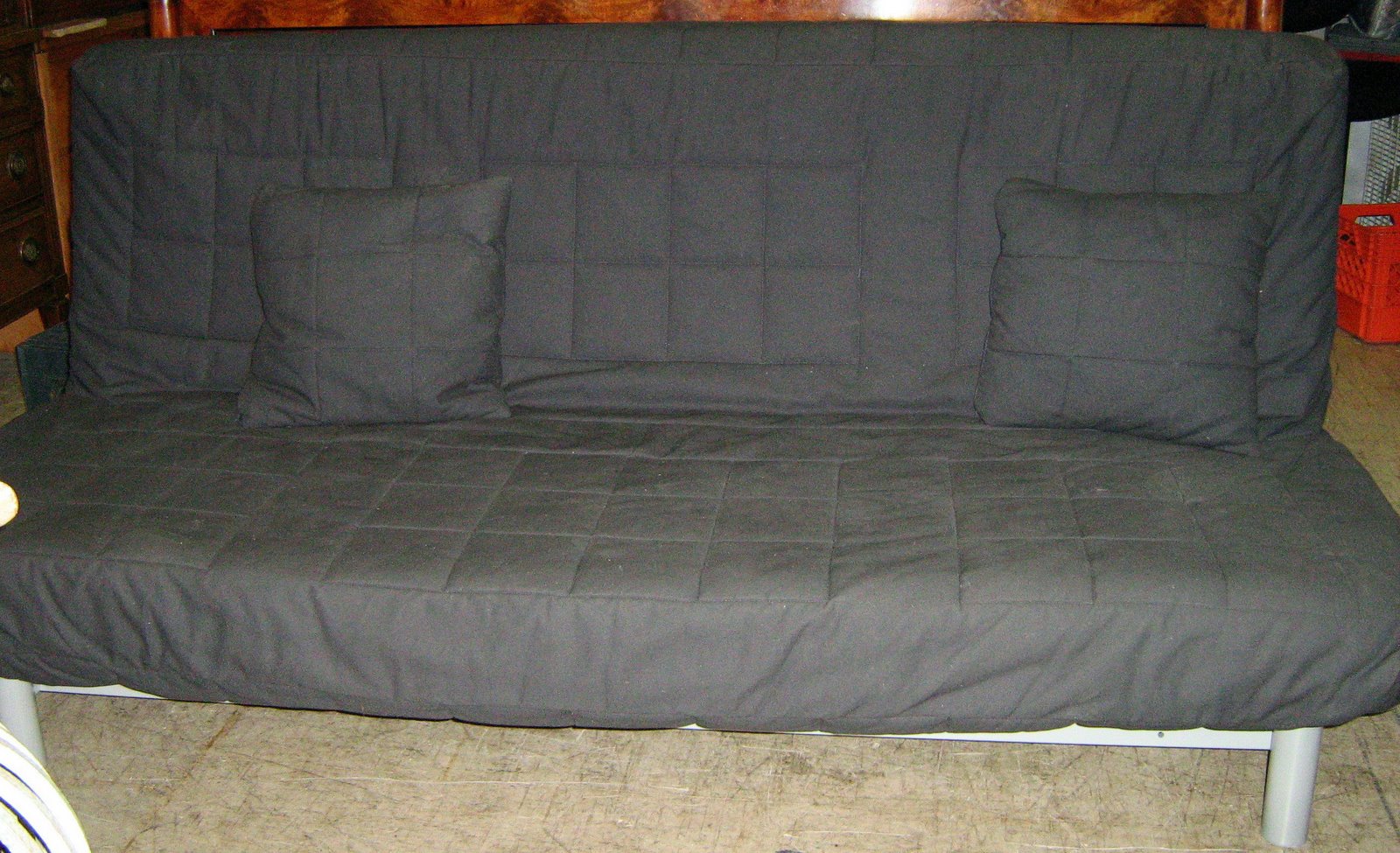 [futon+.JPG]
