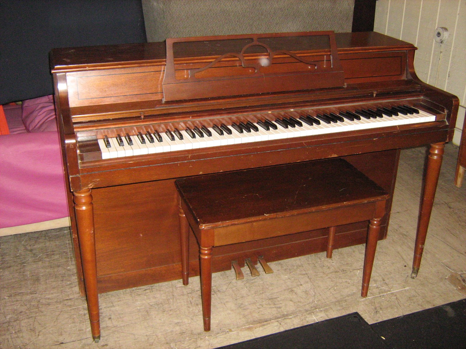 [WurlitzerSpinet.JPG]