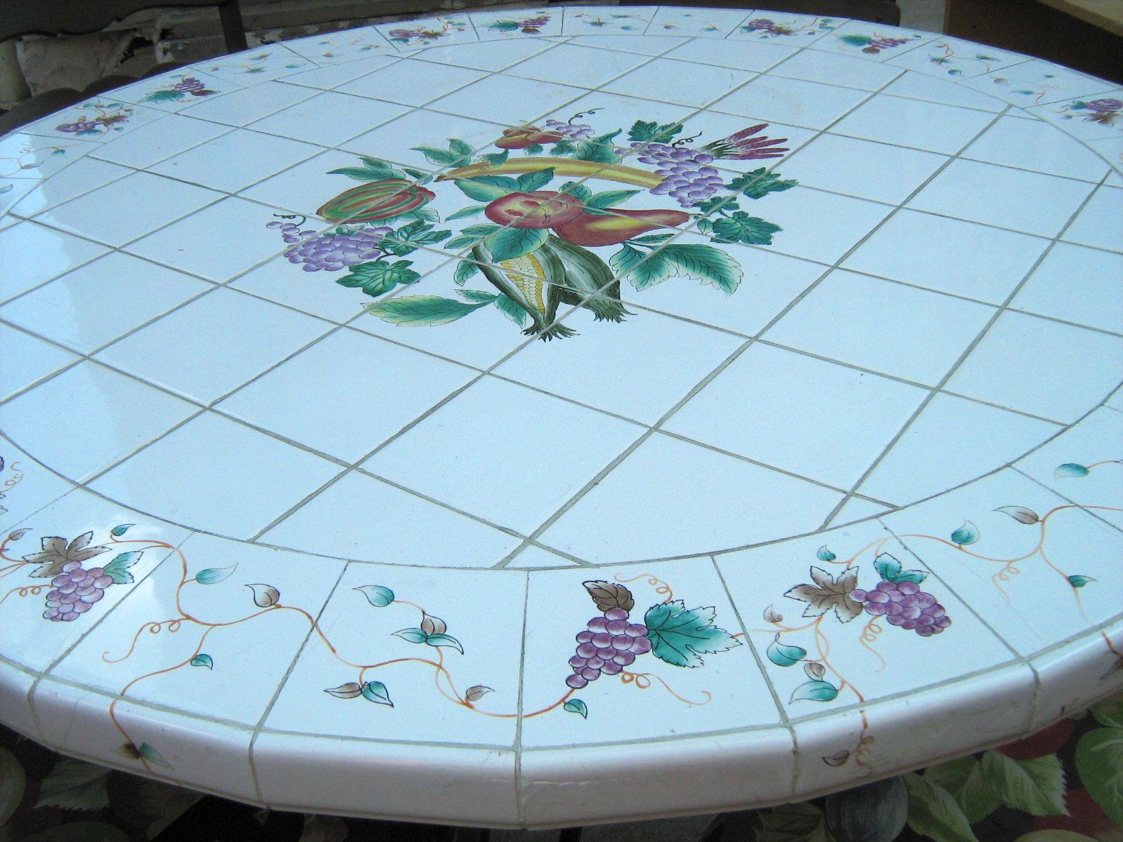 [kitchen+table+close+up.JPG]