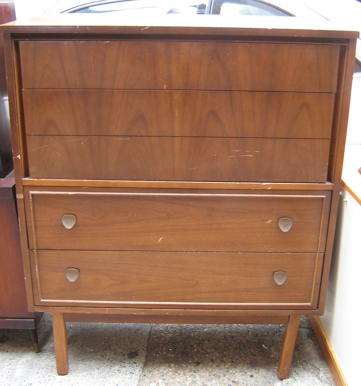 [walnut+chest+2.jpg]