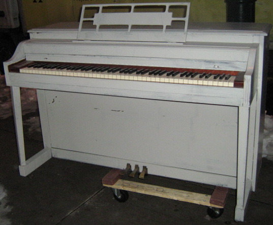 [piano.jpg]