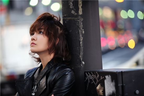[younha.jpg]