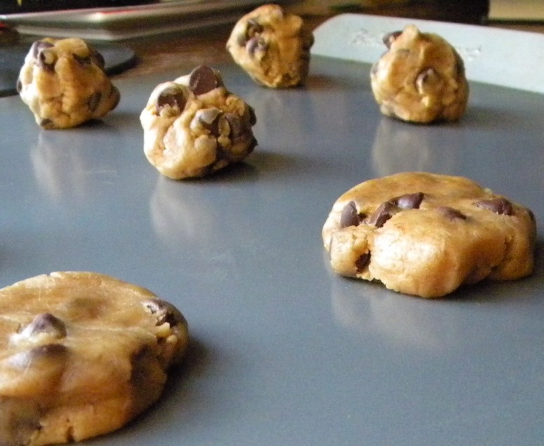 Testing the famous $250 Neiman Marcus Cookie Recipe + Comment to win HOLIDAY GRIND!