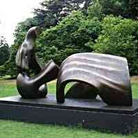 Henry Moore - Three Piece Reclining Figure Draped (1975) photo: Michel Muller
