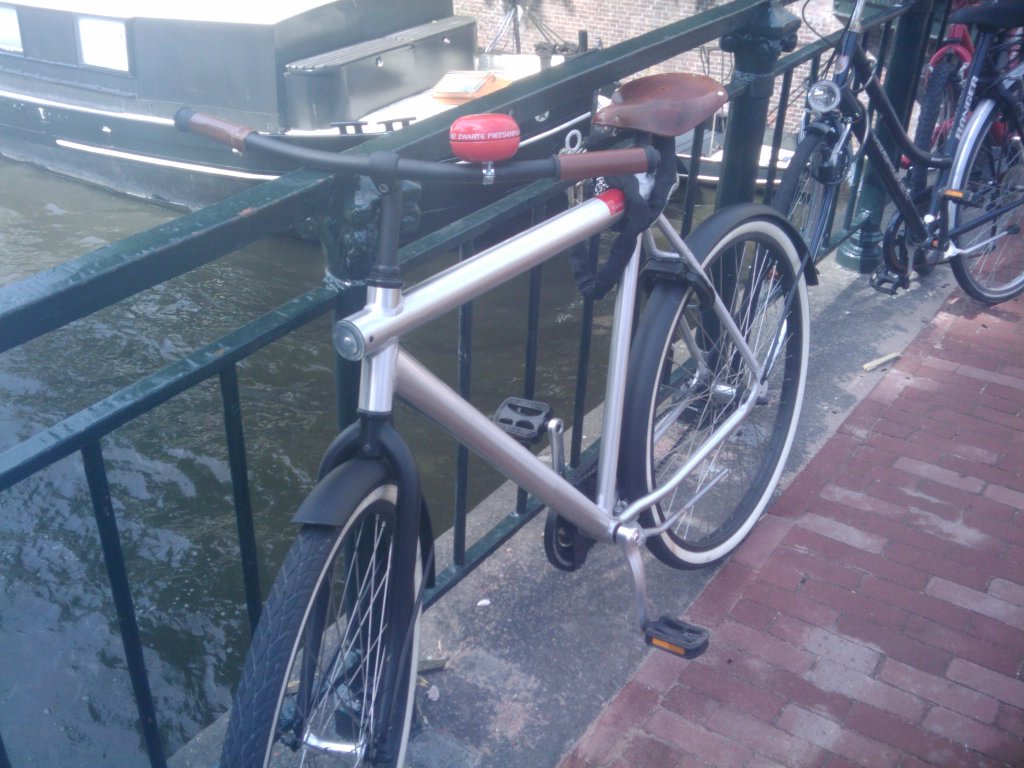 bike with integrated lights