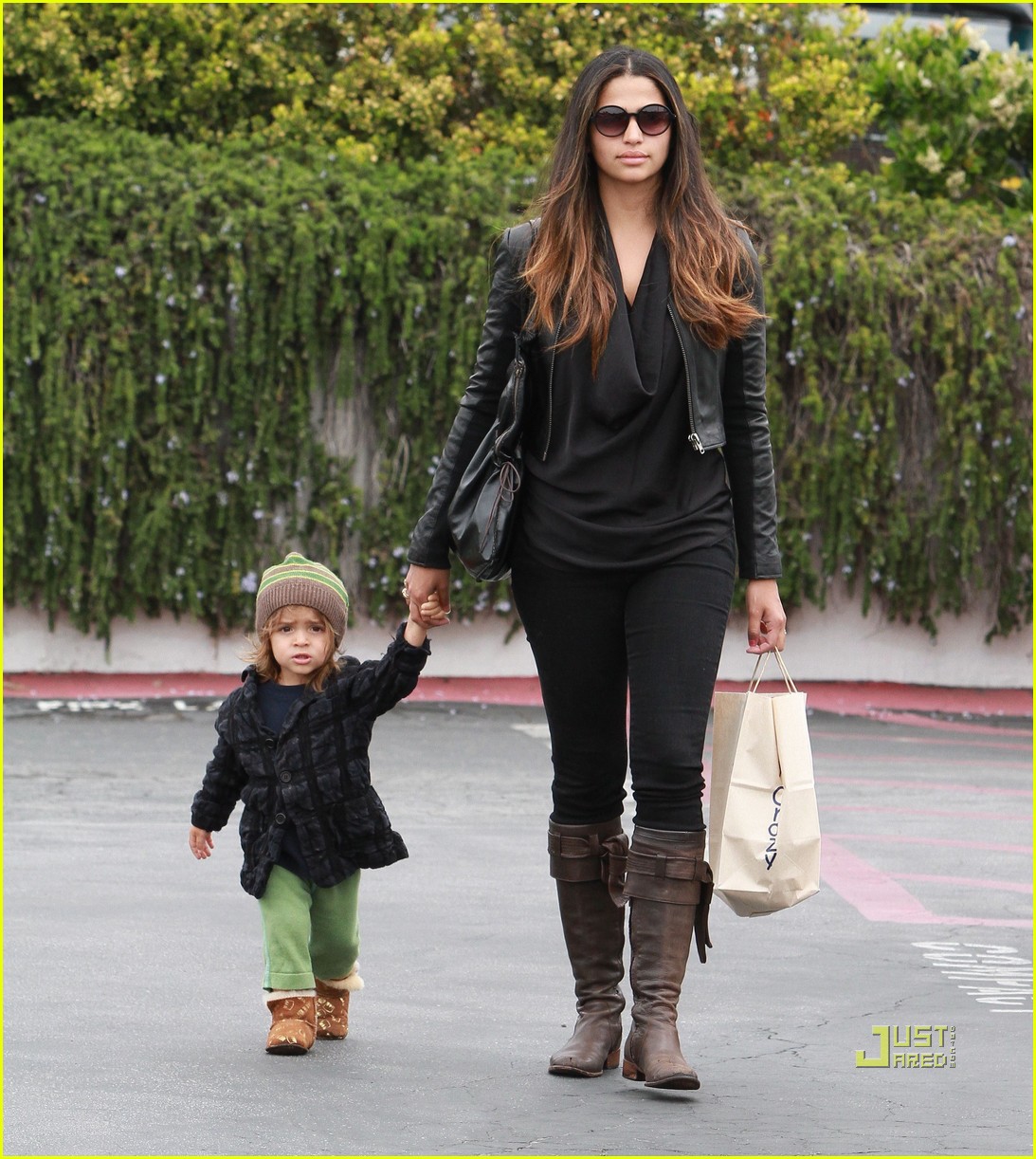 http://3.bp.blogspot.com/_kRv5ugcFuOk/S_axlWslt5I/AAAAAAAABzs/oAZ_hWshMrc/s1600/gisele-bundchen-camila-alves-03.jpg