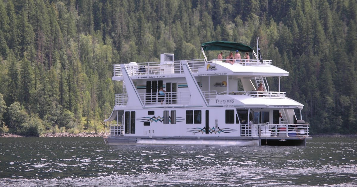 Aitken Family Houseboating on Shuswap Lake, BC