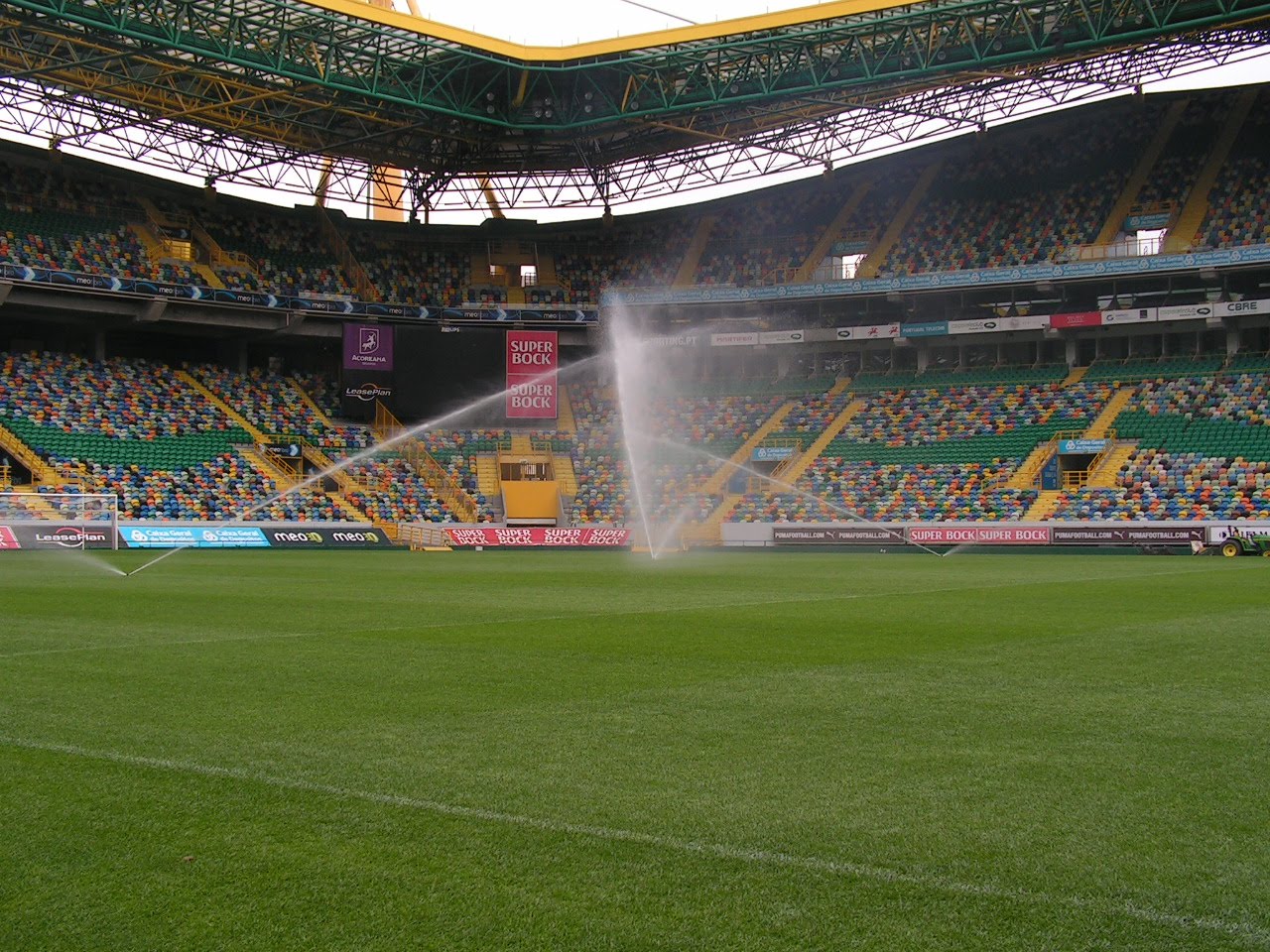 Campo Besteiros Online: ESTÁDIO JOSÉ DE ALVALADE