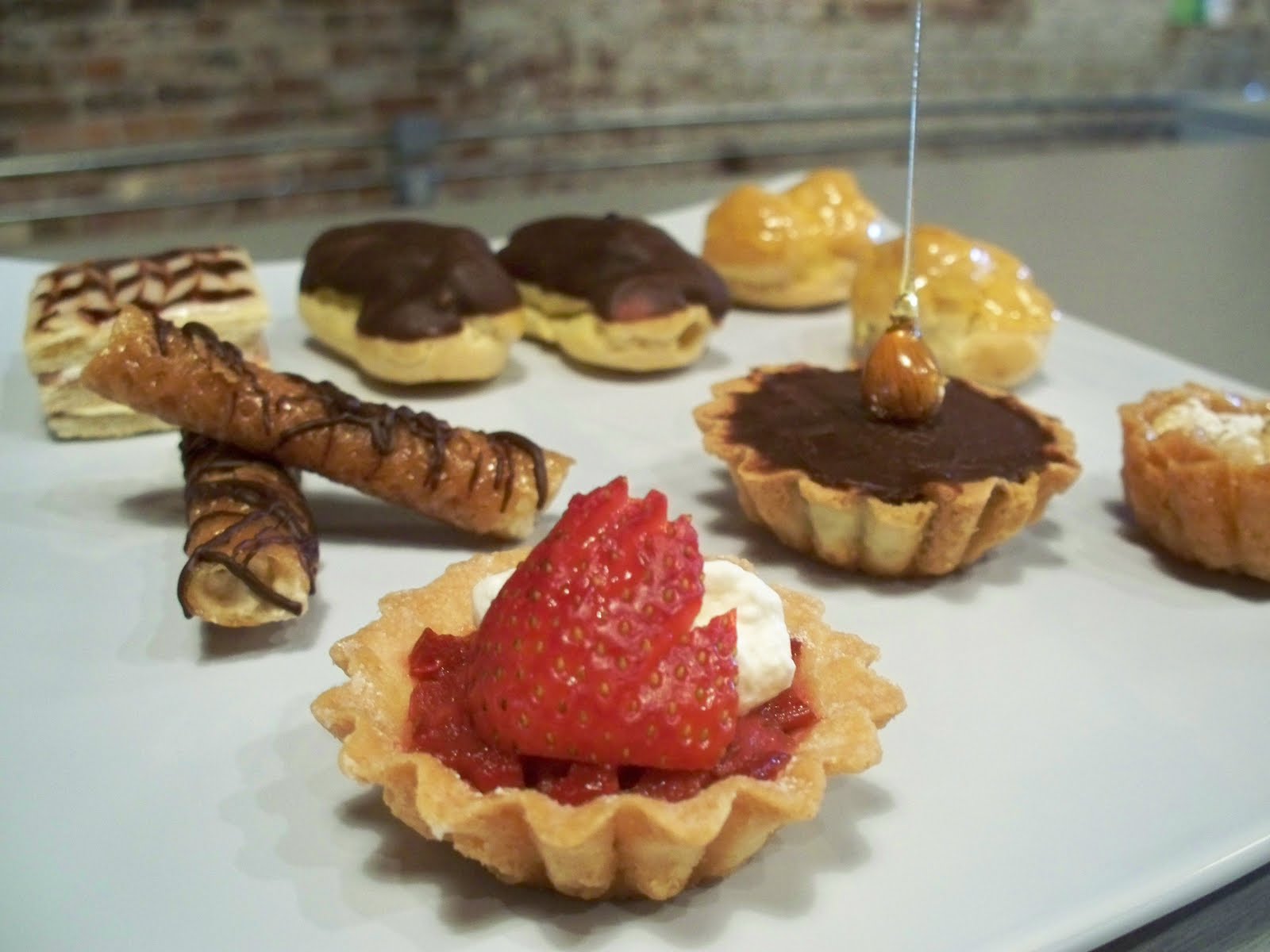 Teacup, Fine baked goods and confections Finger dessert tasting