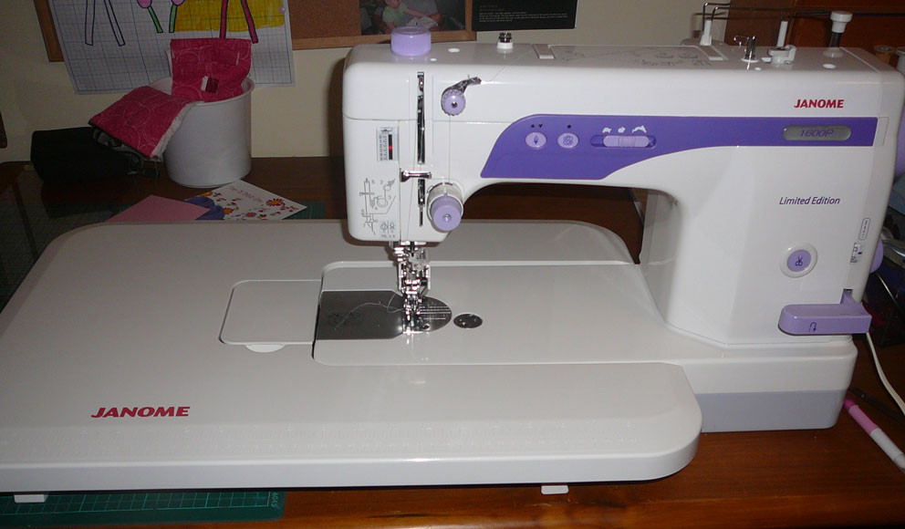 Patchy Work of Mini Grey Hello Janome 1600P!