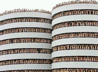 [spencer+tunick.bmp]