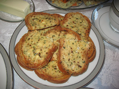 Poğoçalar...Kızarmış ekmekler ve Patates böreği Kizarmis+eynirli+ekmekler
