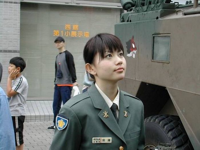 JUST TO SHARE (Lau Tai Onn): Gorgeous World Military Women 世界各国军中美女
