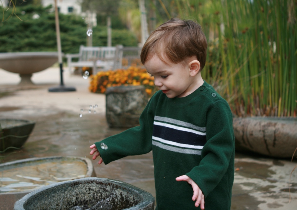 [Ro+at+water+feature.JPG]