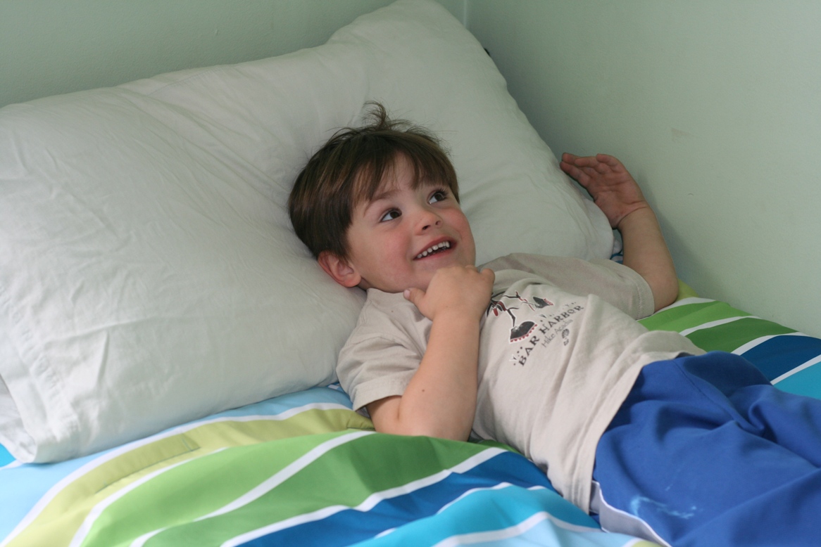 [Em+new+bed.JPG]