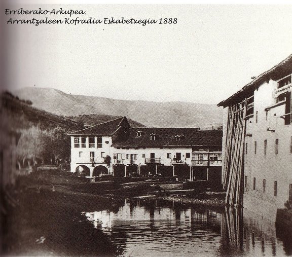 [1885.+Erriberako+Arkupea.+Arrantzaleen+Kofradiko+Eskabetxegia.jpg]