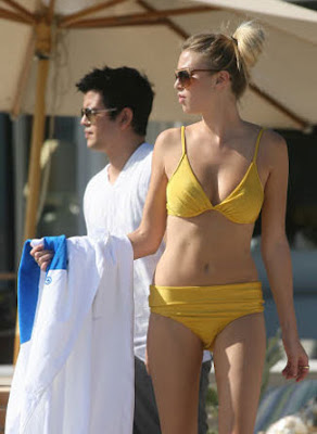 Fotos de celebrities en bikini y bañador... - Página 3 Whitney+Port+bikini+yellow