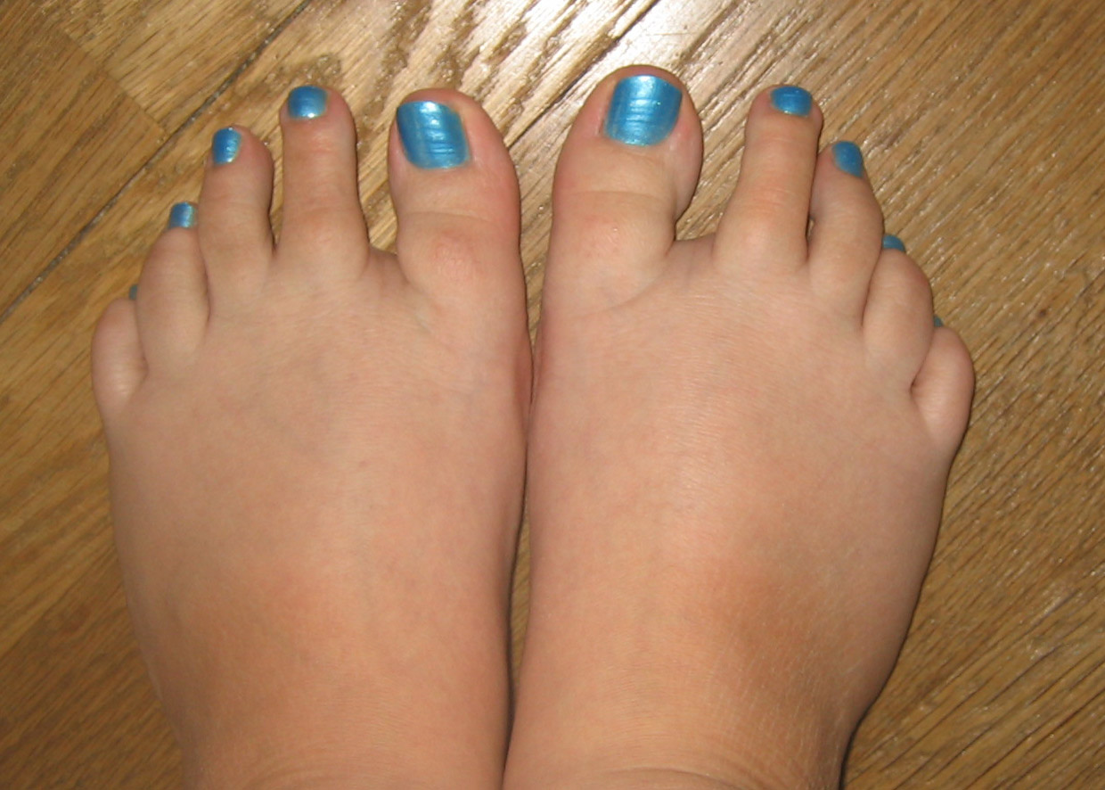 [blue+feet.jpg]
