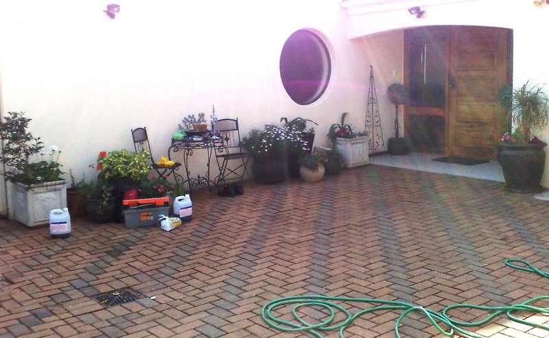 Landscape Design: Entrance Area Garden Design
