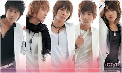 DBSK Nuotraukos - Page 10 TVXQ+with+their+weird+posing..+ngee..