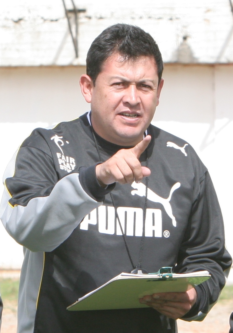 DIRECTOR TECNICO DE FUTBOL PROFESIONAL