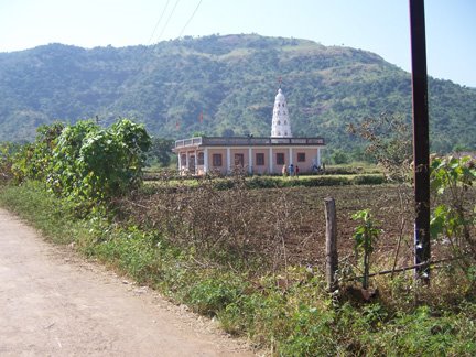 [Watunde+temple.JPG]