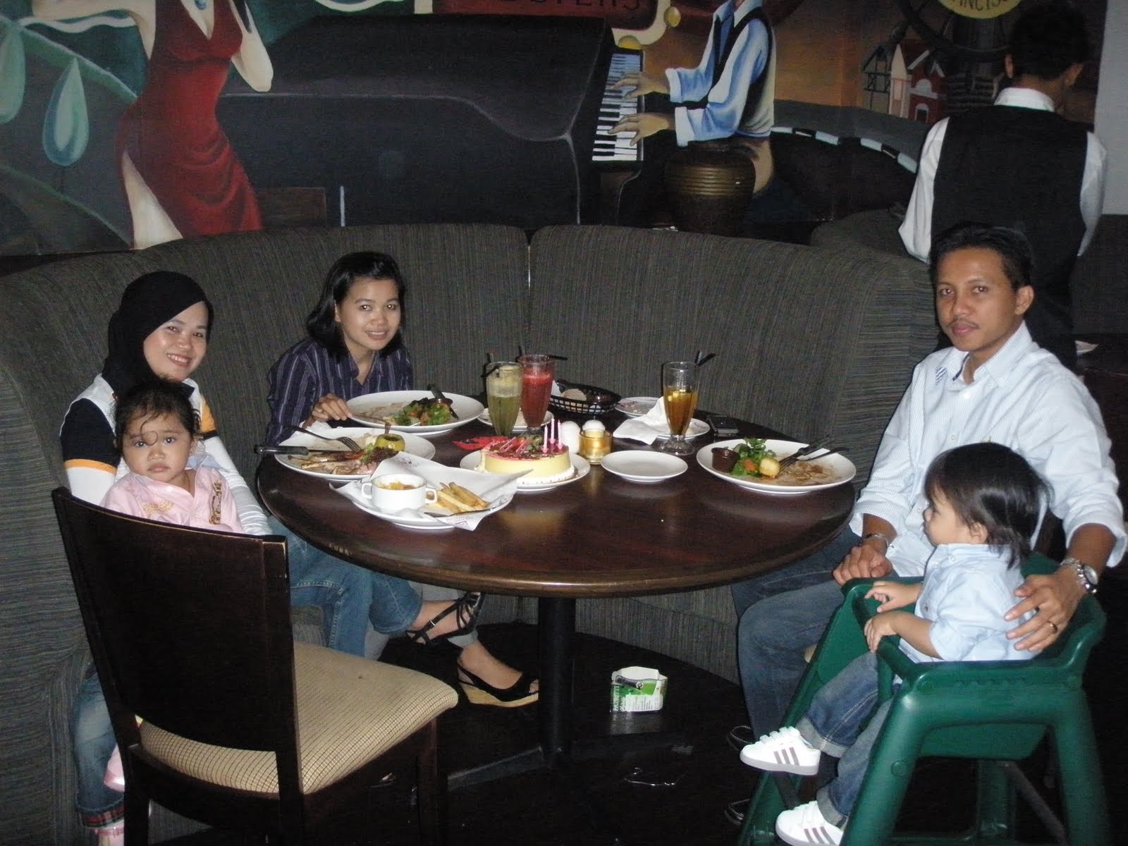 [PICS+RAMAI2.JPG]