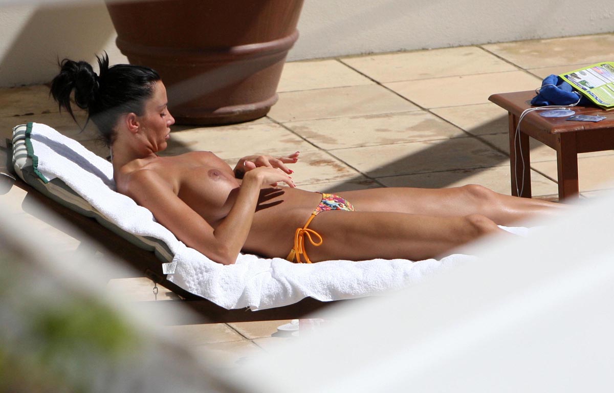 [Katie+Price+Topless+in+Cannes+Tanning+her+Huge+Fake+Tits+blogywoodbabes.blogspot.com+katie-price-topless-3.jpg]