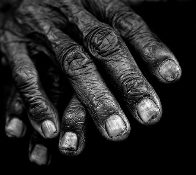 [hands.jpg]