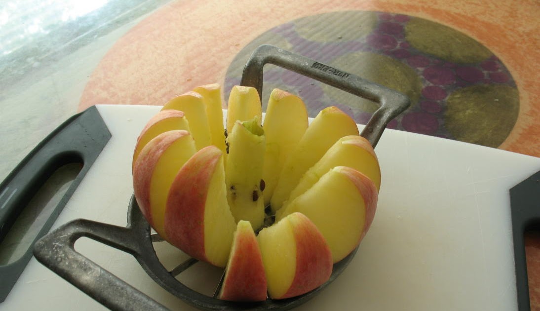 Your baby eats WHAT?! Stewed cinnamon apples recipe for baby led weaning