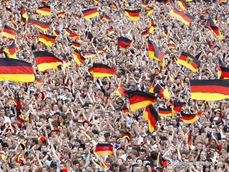 கால்பந்து ரசிகர்களின் குதூகலிப்பு புகைப்படங்கள்...  German+Fans.