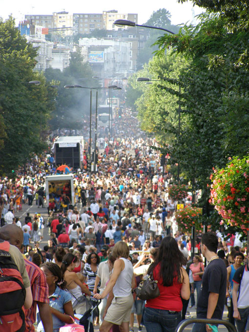 [CarnivalCrowdLadbroke2.JPG]