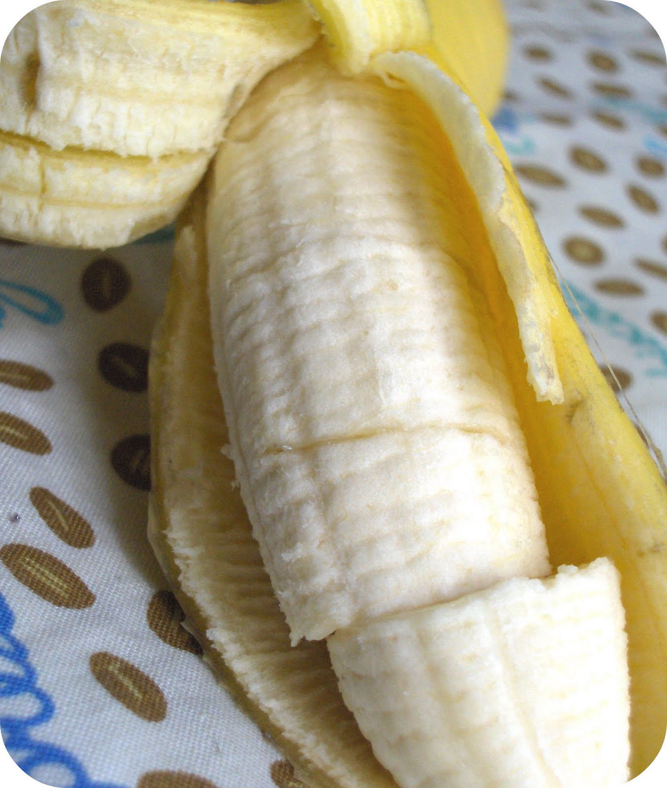 [how+to+cut+a+banana+2.jpg]