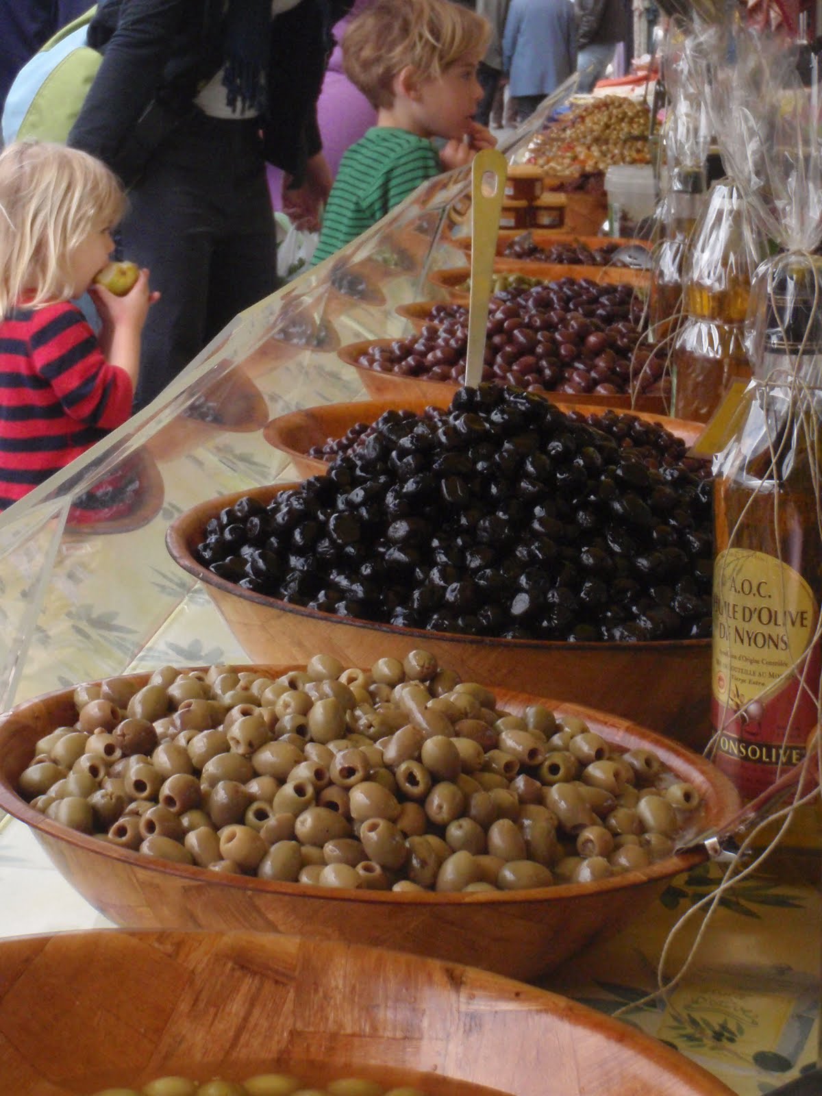 Monsieur Le Bubby (et Famille ) Goes to France Je Mange, Tu Manges