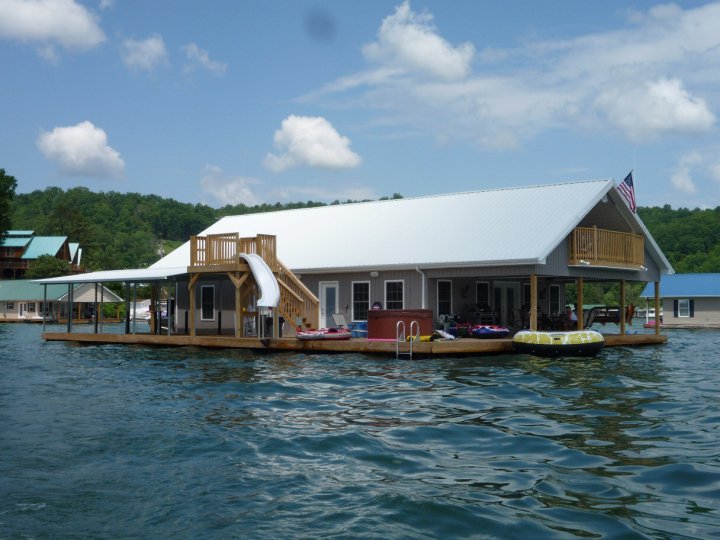 Tim & Carolyn Leach Tom's Float House Norris Lake