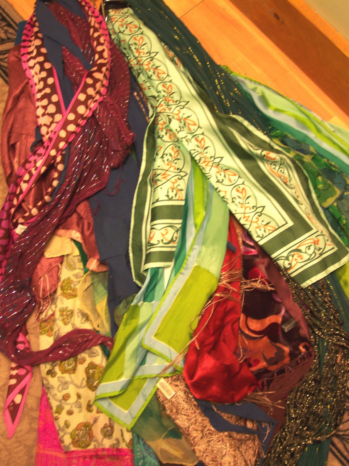 YazBerry Fashion STYLE IDEAS How to Wear Vintage Scarves