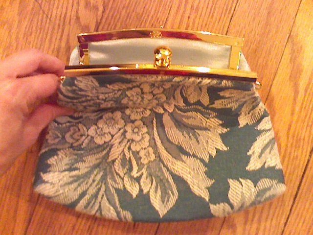 [purse1.jpg]